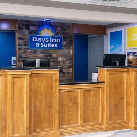 Days Inn & Suites By Wyndham Commerce Exteriér fotografie