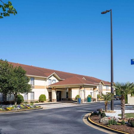 Days Inn & Suites By Wyndham Commerce Exteriér fotografie